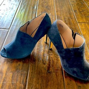 Navy blue suede Audrey Brooke open toe shoe booties with side zipper, size 9.5